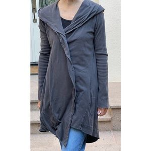 Frank & Eileen Tee Lab cotton wrap with hood. Side pockets. Dark gray.